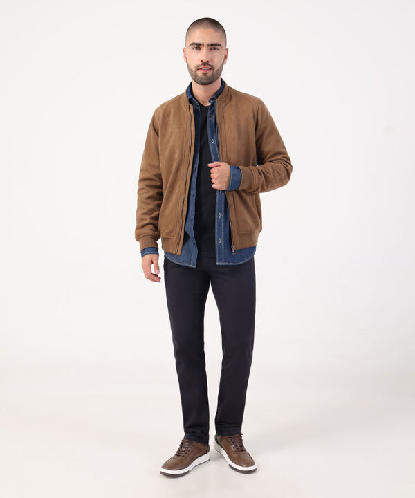 Pantal&oacute;n Unicolor Slim Fit Con Textura