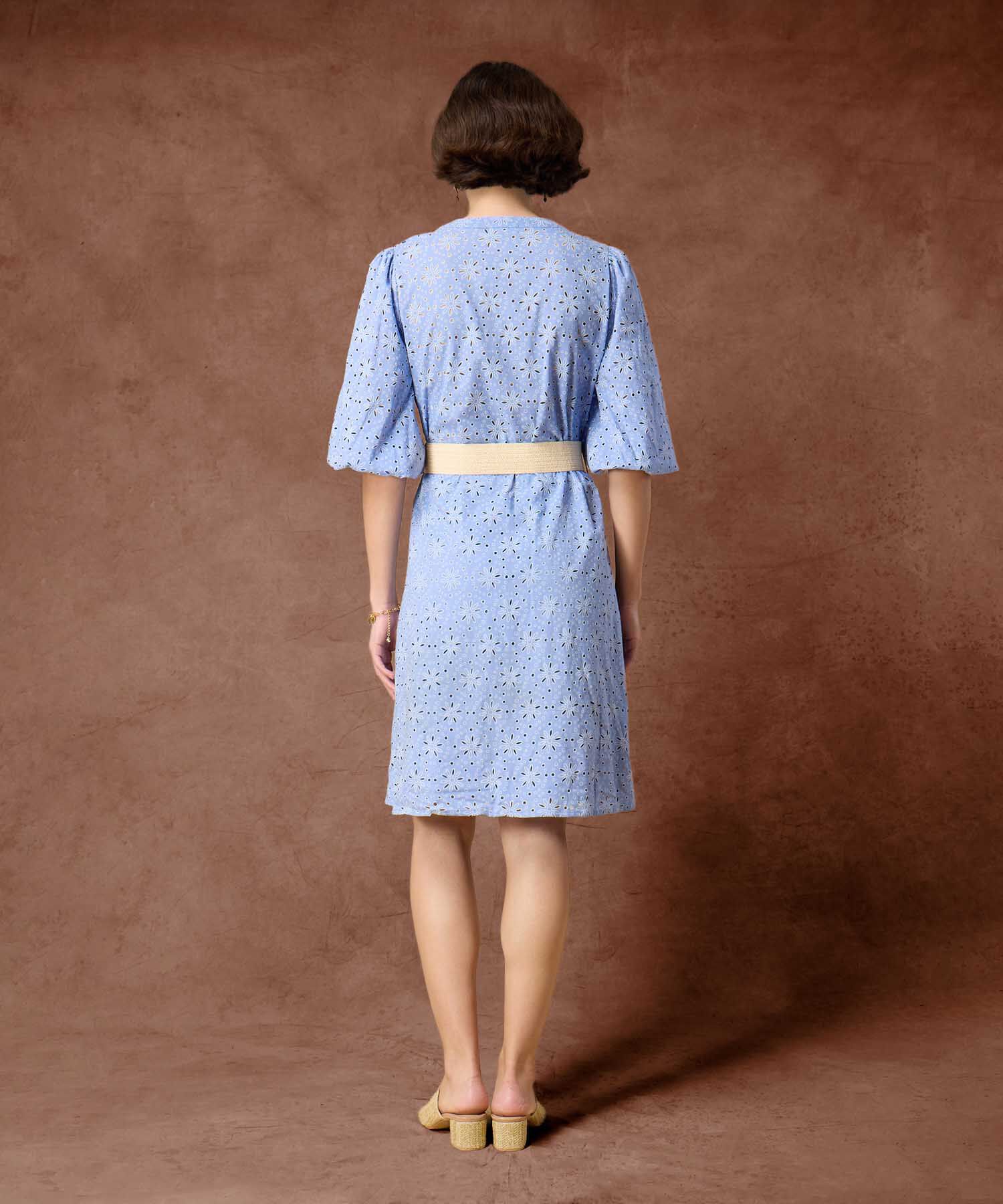 Vestido Camisero Perforado Con Cintur&oacute;n Para Mujer