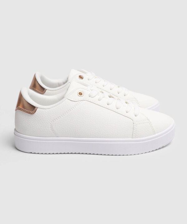 Tenis Urbanos Con Detalle Posterior